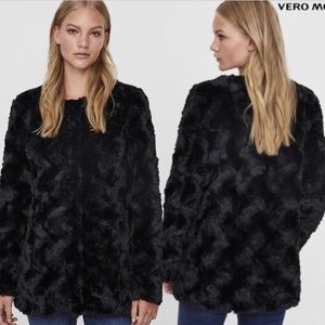 NWOT Vera Moda Black Faux Fur Coat